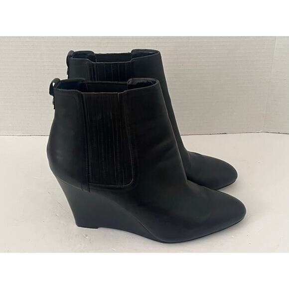Women's Sam Edelman Black Leather Pull On 4 inch Wedge Boots Booties Size 10 - Picture 4 of 8